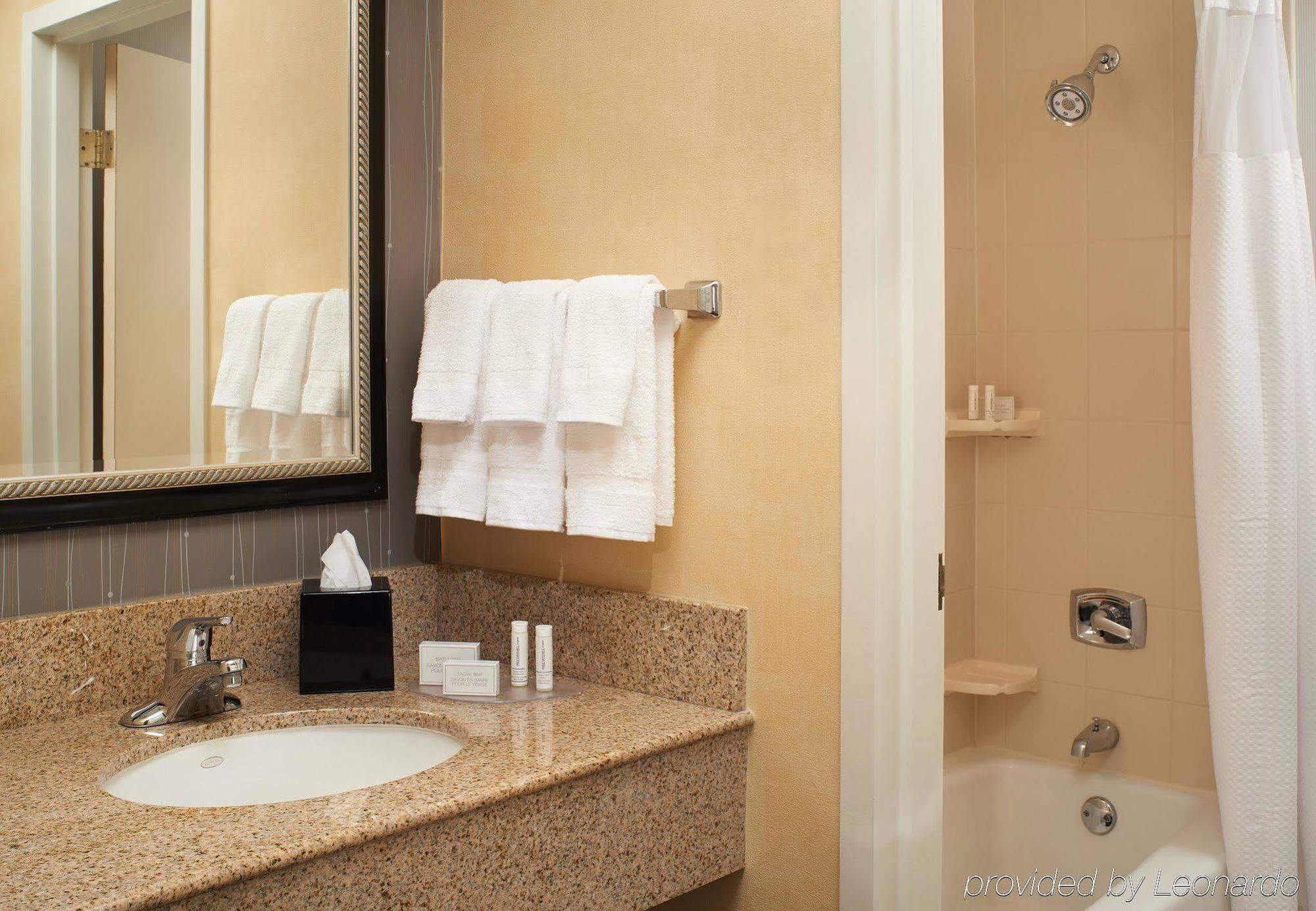 Courtyard By Marriott Detroit 3*
